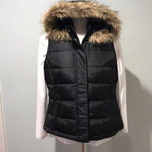 Talbots black sz MP puffer vest with faux fur trim